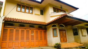 Dago Asri House (3 Bedrooms, 6 Pax, 500m2)